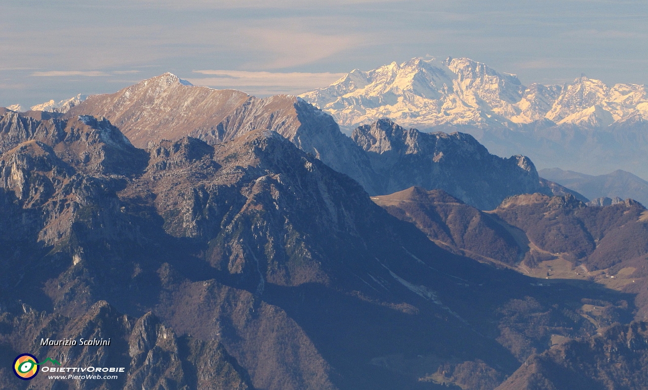 14 Impossibile resistere, parto con le zoommate. Grignone e Monte Rosa....JPG